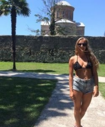 Я готова подарить тебе незабываемые моменты нашего совместного времяпрепровождения. В моих услугах есть все, что ты хочешь и даже больше. Я умею расслабить и порадовать тебя своим профессиональным массажем. Мой опыт поможет нам ощутить всю гамму удовольствий. У меня есть фото, чтобы ты мог оценить мою красоту, и отзывы от довольных клиентов. Со мной ты почувствуешь себя желанным и уютно, ведь я знаю, как доставить настоящее наслаждение. Жду встречи с тобой в Москве!+ Мария