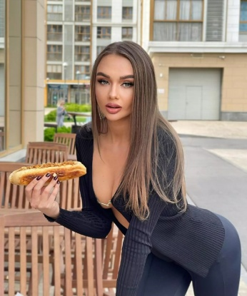 Привет, я креативная и нежная девушка с богатым опытом в интимной сфере 😌💋 Живу и радую мужчин в Москве 🌆 Мои услуги включают все, что ты можешь себе представить: классический секс, оральный, анальный, эротический массаж и многое другое 😏💦 Для меня любовь и страсть – это искусство, в котором каждое движение и прикосновение становятся незабываемыми мгновениями 🌹😉 Мне нравится удовлетворять мужчину и смотреть на его счастливое лицо ☺️💕 У меня есть много положительных отзывов и фото, которые сделают тебя жаждущим провести со мной незабываемое время 😉📸 Забудь о повседневности и окунись в мир наслаждения вместе со мной 🌟✨ Жду тебя, чтобы немного погрузиться в океан наслаждения 🌊😘 Ульяна