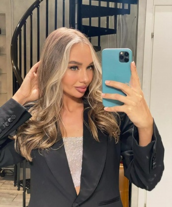 Привет, я креативная и нежная девушка с богатым опытом в интимной сфере 😌💋 Живу и радую мужчин в Москве 🌆 Мои услуги включают все, что ты можешь себе представить: классический секс, оральный, анальный, эротический массаж и многое другое 😏💦 Для меня любовь и страсть – это искусство, в котором каждое движение и прикосновение становятся незабываемыми мгновениями 🌹😉 Мне нравится удовлетворять мужчину и смотреть на его счастливое лицо ☺️💕 У меня есть много положительных отзывов и фото, которые сделают тебя жаждущим провести со мной незабываемое время 😉📸 Забудь о повседневности и окунись в мир наслаждения вместе со мной 🌟✨ Жду тебя, чтобы немного погрузиться в океан наслаждения 🌊😘 Ульяна